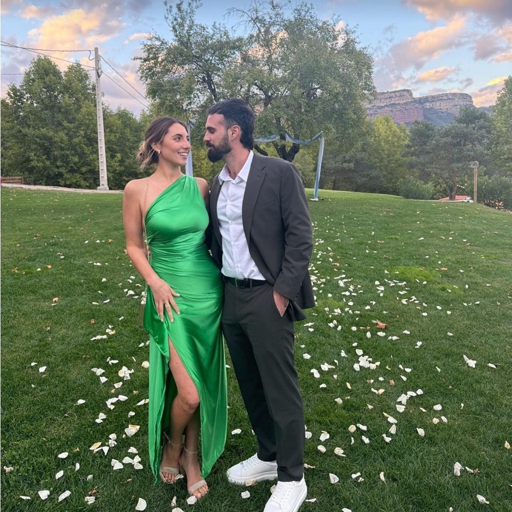 Elegant Green One-Shoulder Dress